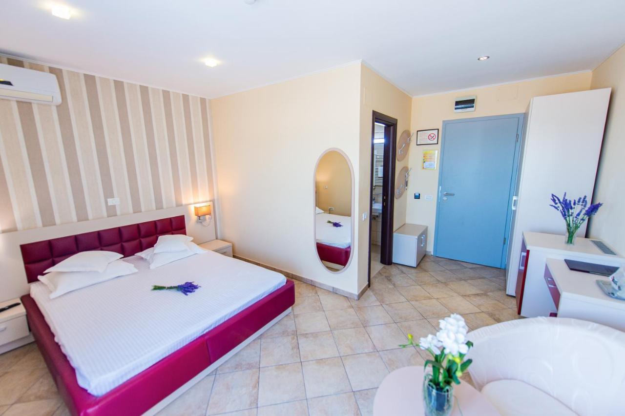 Hotel Prestige Mamaia Luaran gambar